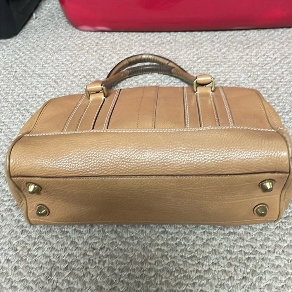 Coach leather shoulder purse in camel color
